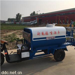 小型电动三轮洒水车