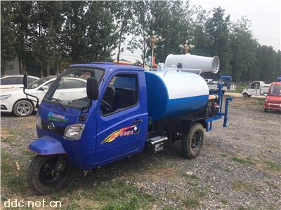 三轮洒水车