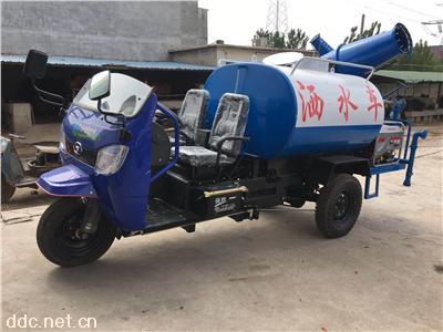 三轮洒水车