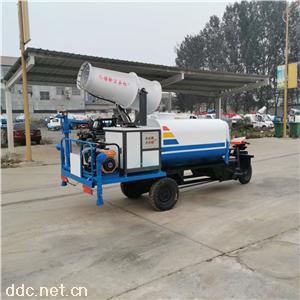 小型电动三轮洒水车