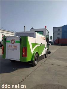 路上英豪牌四轮电动清扫车